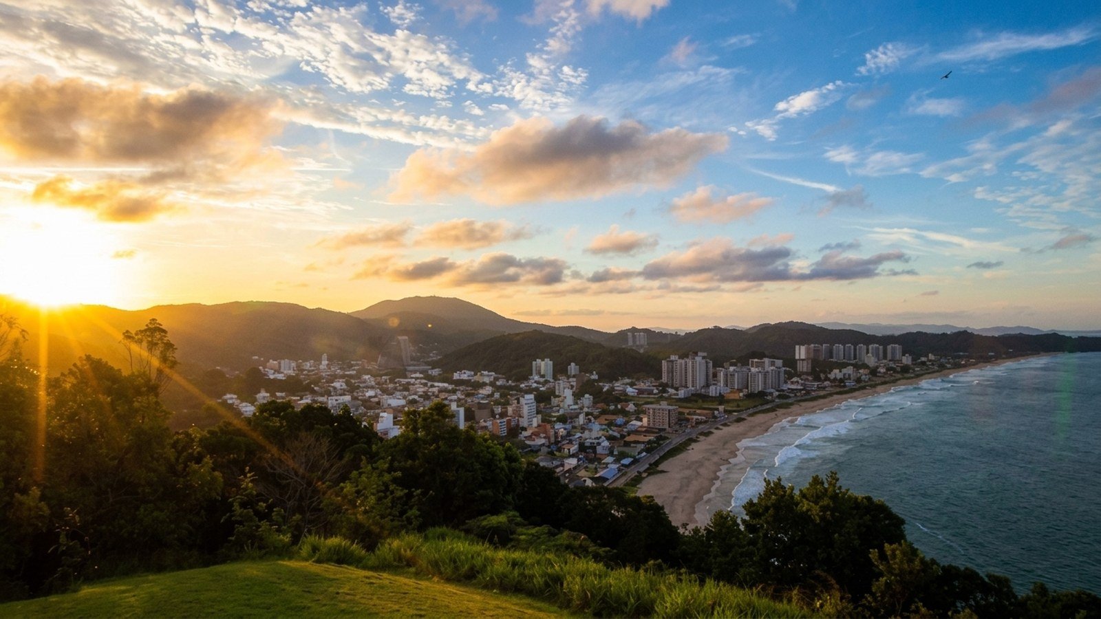 Litoral de Itajaí, Praia Brava