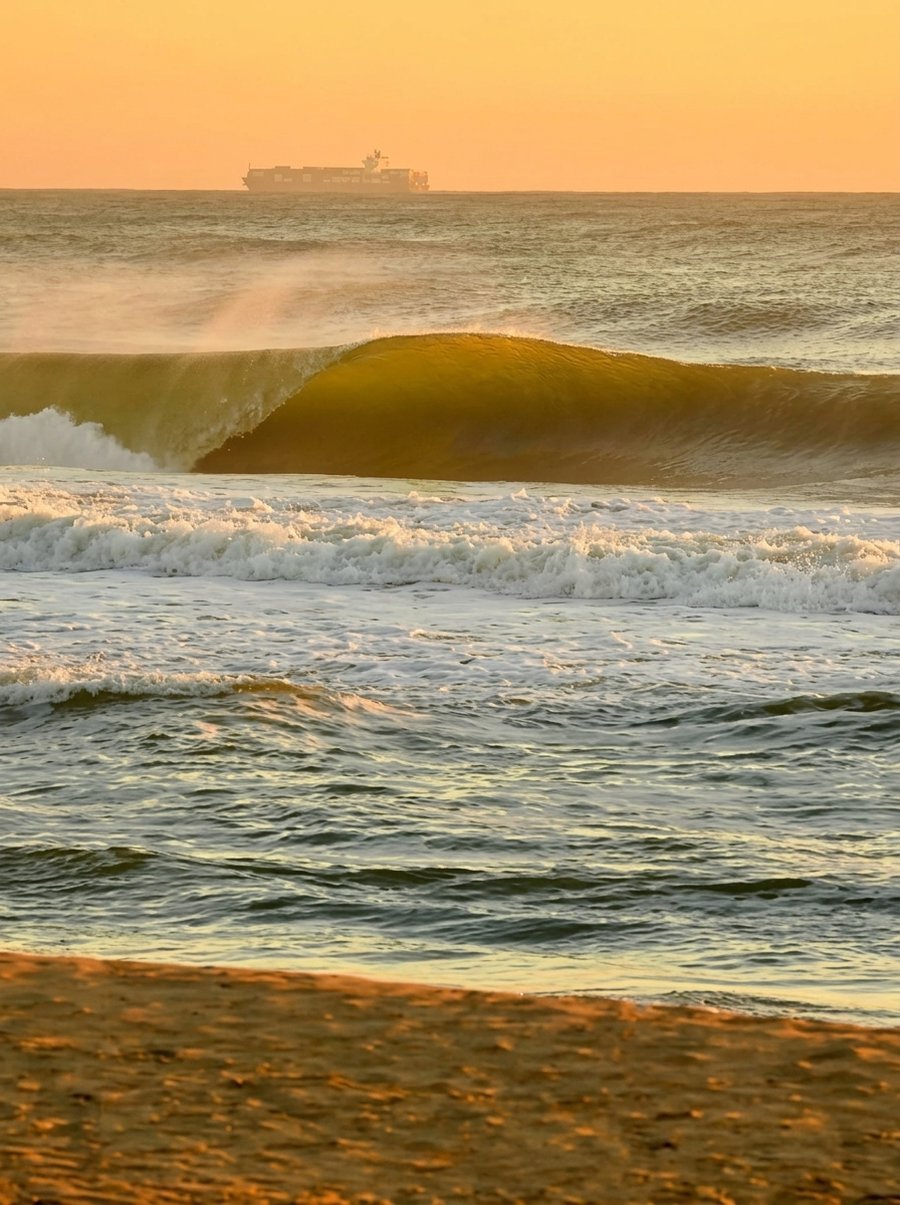 Onda quebrando na Praia Brava